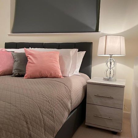 Amazing 2 Bed 2 Bath Private Apartment Watford  Kültér fotó