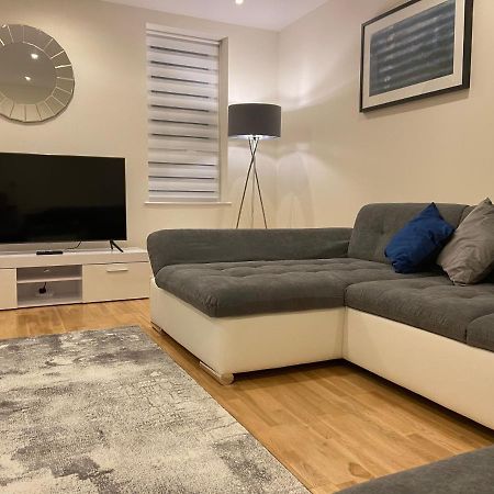 Amazing 2 Bed 2 Bath Private Apartment Watford  Kültér fotó