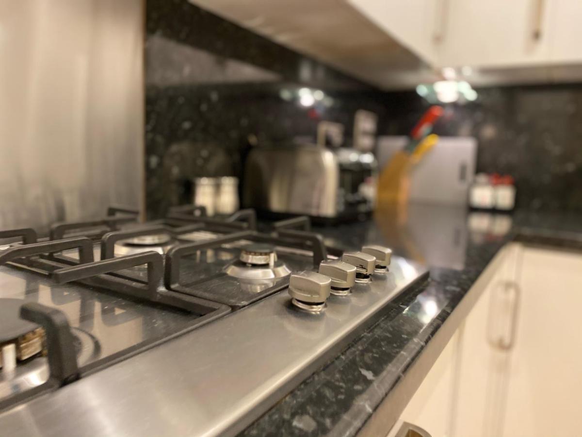 Amazing 2 Bed 2 Bath Private Apartment Watford  Kültér fotó